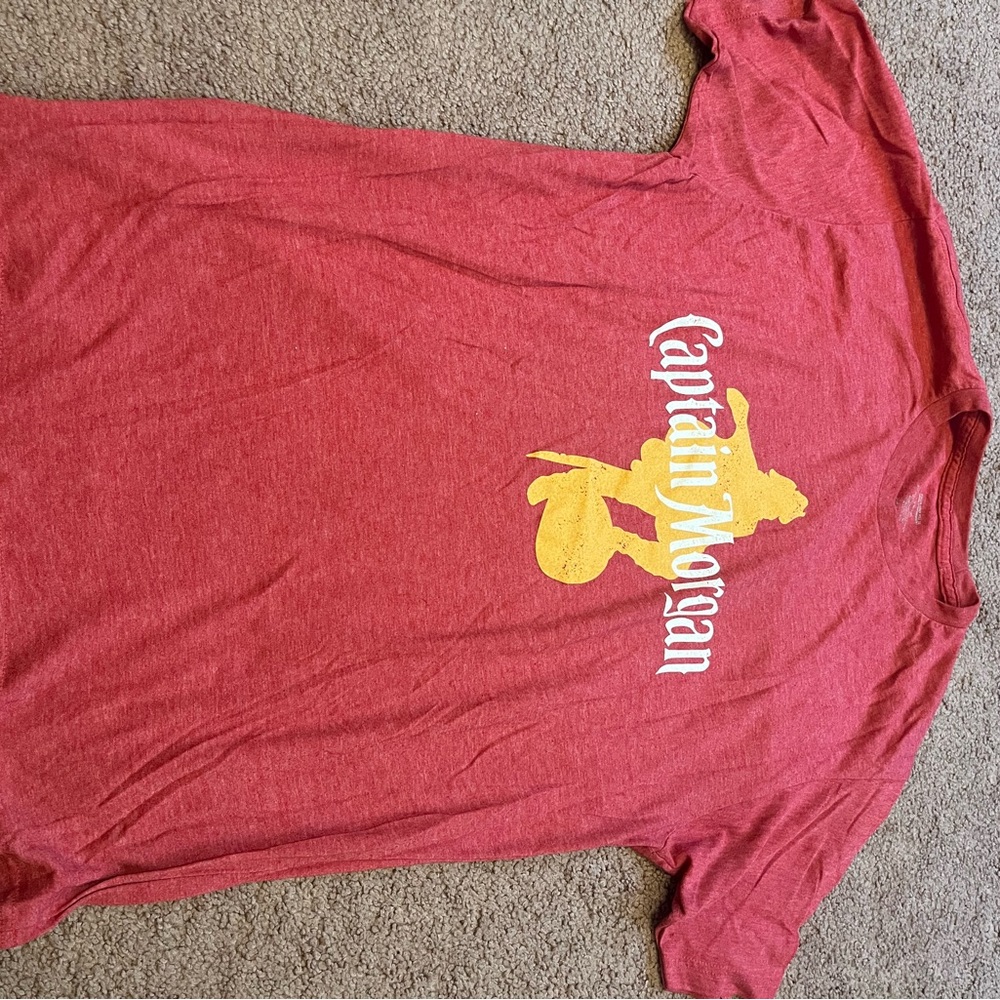 Captain Morgan Red V-Neck Tee shirt large
